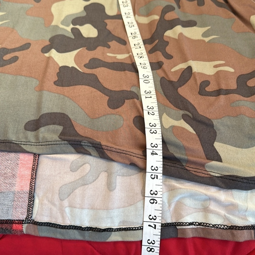 Karen T Design Multiple Color Top New - image 6